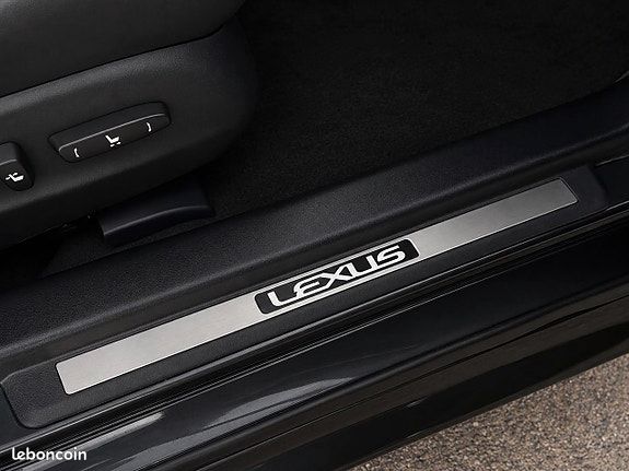 Lexus IS 5.0 V8 423 ch / Mark Levinson Caméra Sièges ventilés et chauffants Carbone (image 10)