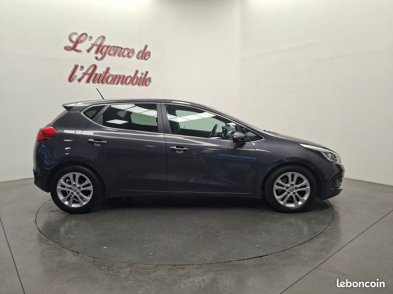 Kia CEE'D 1.6 crdi 128 ch Active Visio / Toit pano / Régulateur / Radar / 1ère main / (image 8)