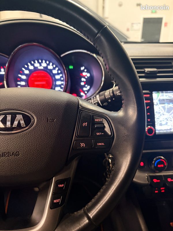 Kia rio 1.4 crdi 90 uefa euro 2016 (image 19)