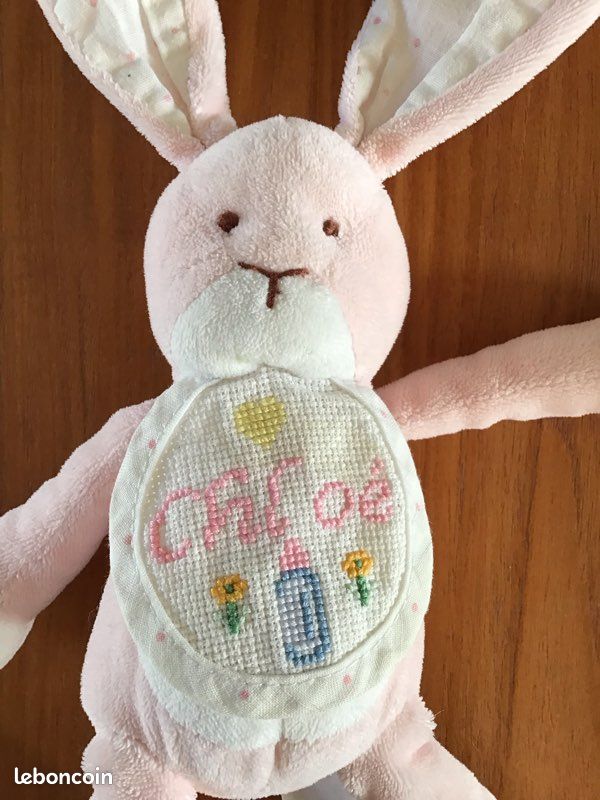 Doudou lapin rose brodé Chloé (image 2)