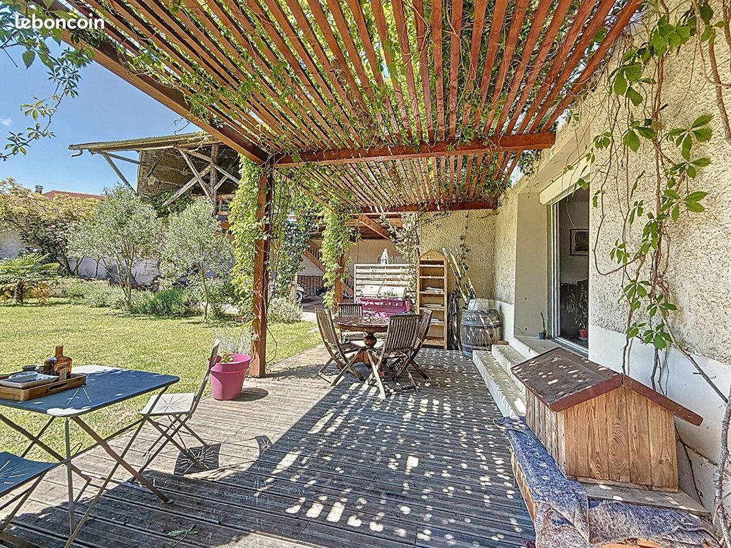 Maison 10 pièces 485 m² · à Meximieux · 485 m² · 572 000 €