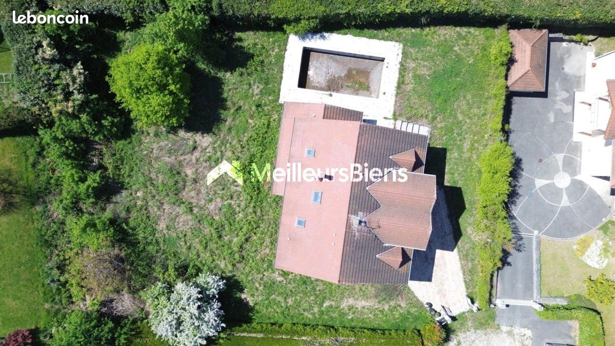 Maison 7 pièces 325 m² · à Neuvecelle · 325 m² · 949 000 €