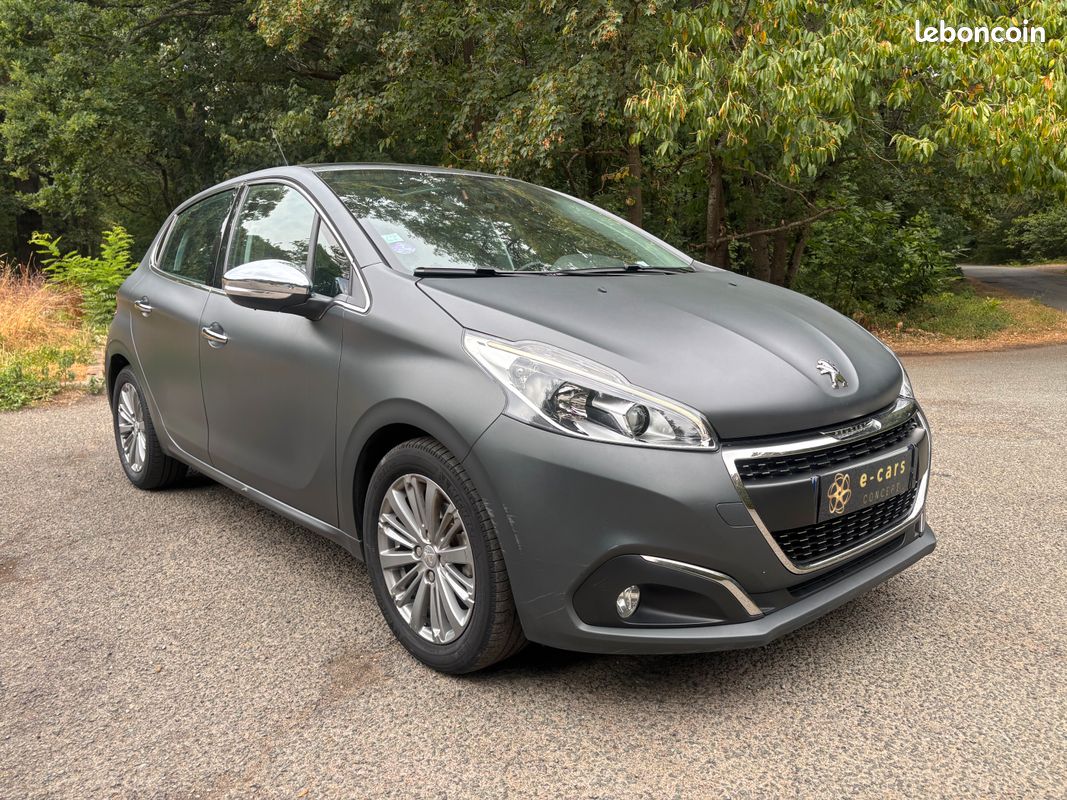 PEUGEOT Phase II 208 1.2 110 cv Allure (image 7)
