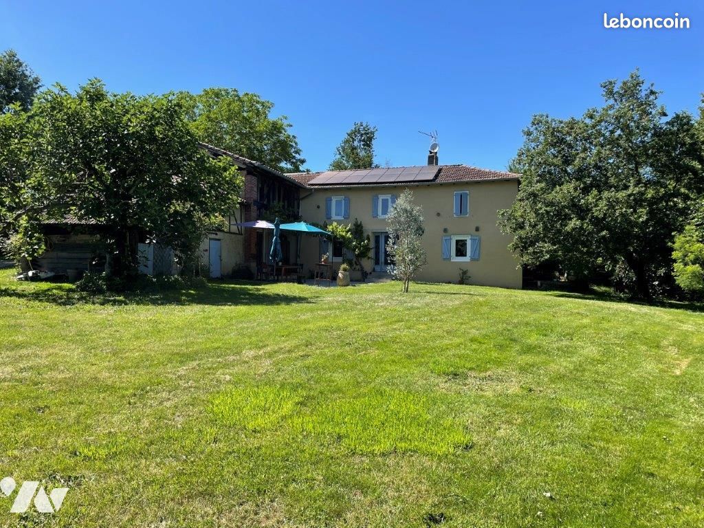 Maison 11 pièces 252 m² · à Miélan · 252 m² · 274 000 €