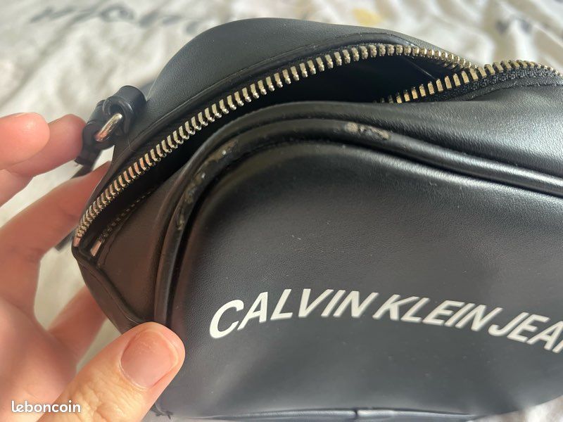 🖤 Sac bandoulière Calvin Klein, sobre et intemporel (image 5)