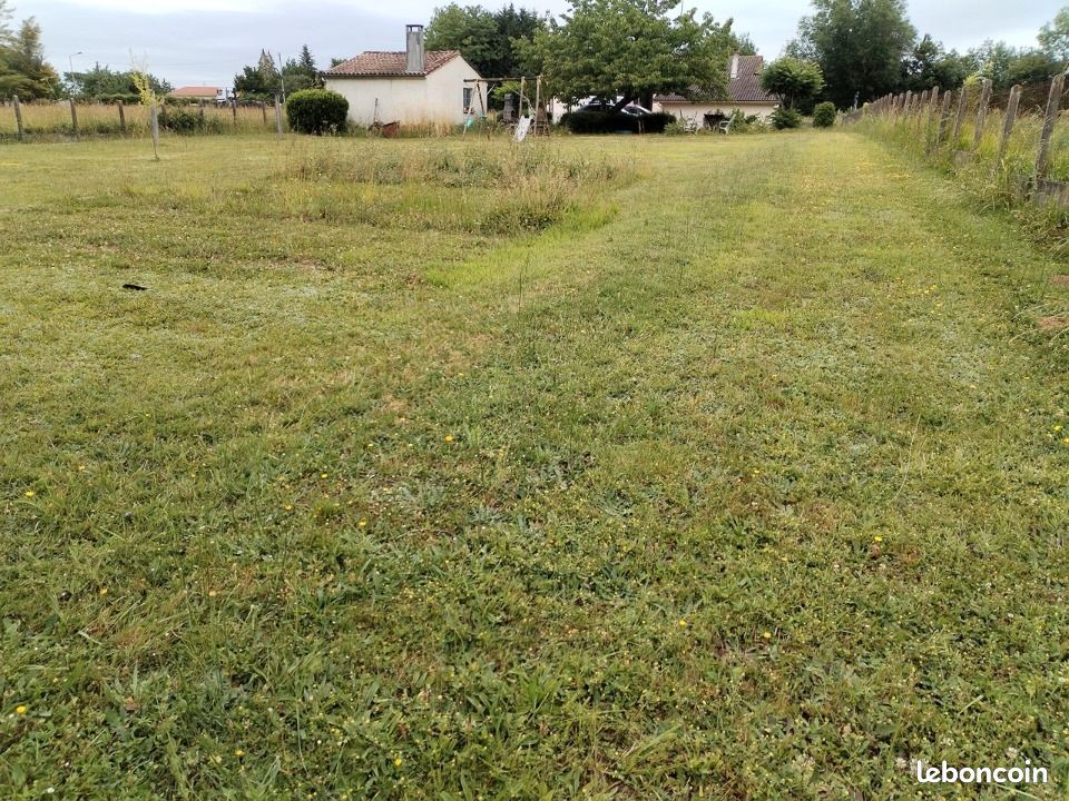 Terrain 800 m² · à Montlieu-la-Garde · 23 500 €