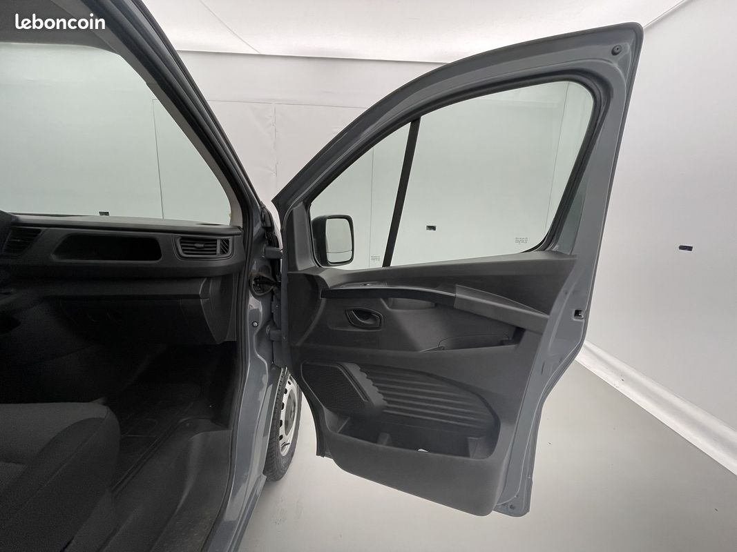 Renault trafic fgn l1h1 2800 kg blue dci 110 confort (image 26)