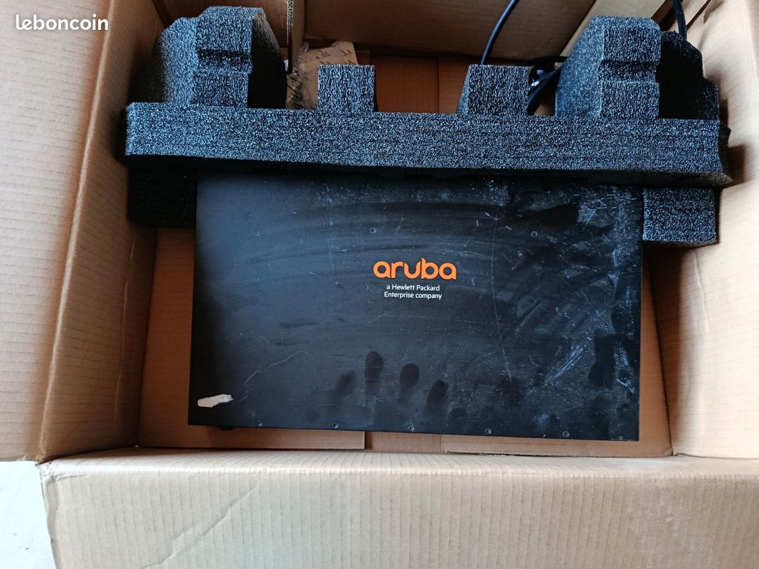 Port switch HPE Aruba JL265A (image 1)