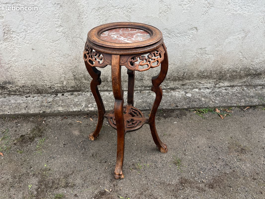 Grand guéridon de style Louis XVI en bois doré et plateau de marbre, fin XIXe - Le chat rouge