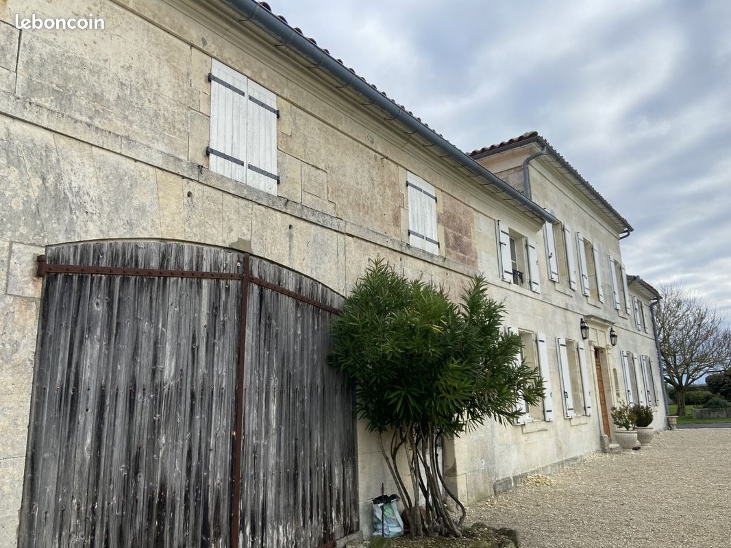 Maison 11 pièces 205 m² · à Segonzac · 205 m² · 270 000 €