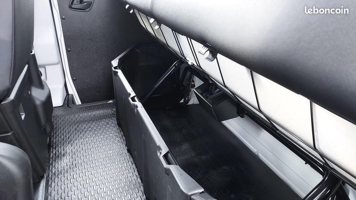 Iveco DAILY BENNE ALU JPM 6 PLACES 35C16H 3.0 DOUBLE CABINE +COFFRE (image 4)