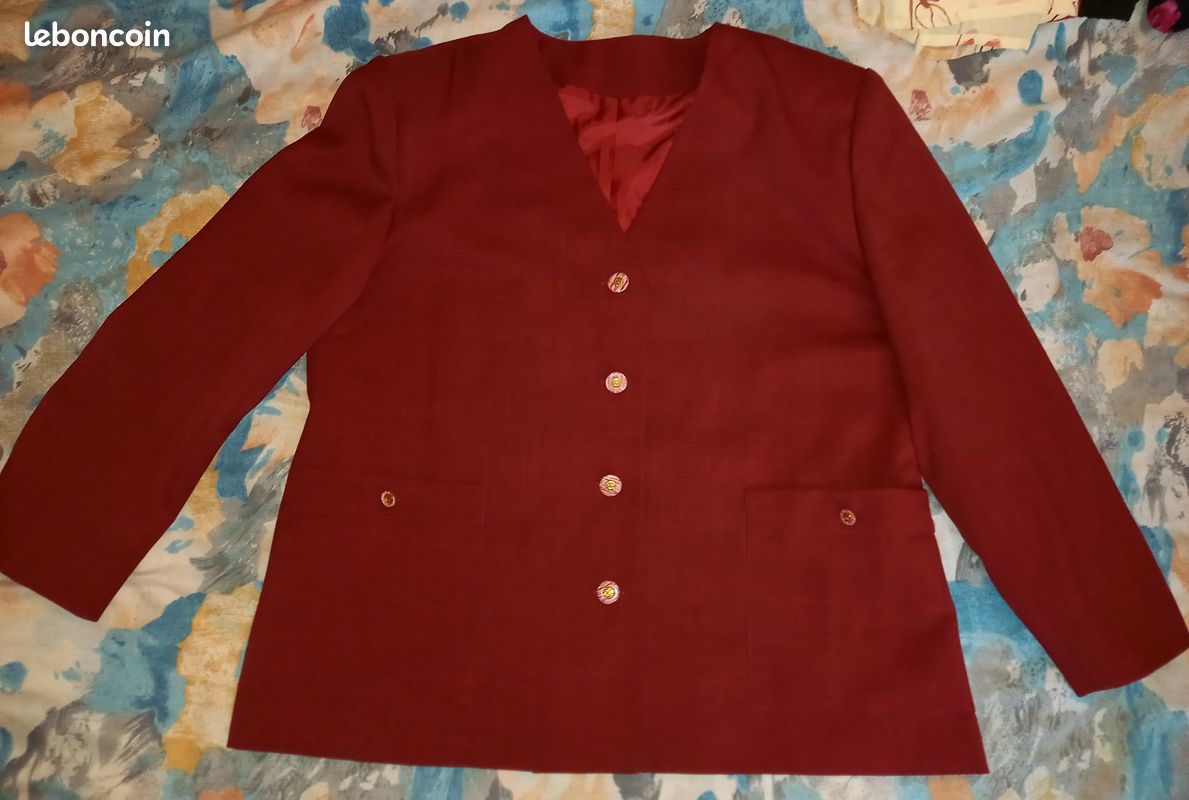 Veste de tailleur rouge (T.48/50) T.B.état (image 1)