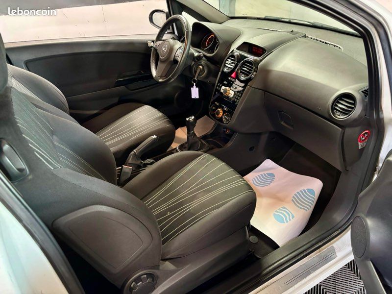 Opel Corsa IV 1.3 CDTI 75 ch ecoFLEX Edition 111 (image 9)
