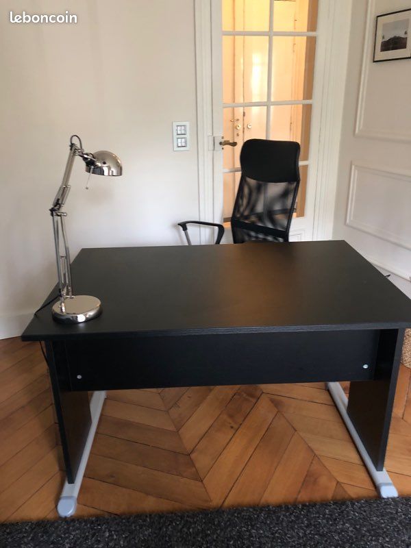 Bureau + lampe de bureau (image 1)