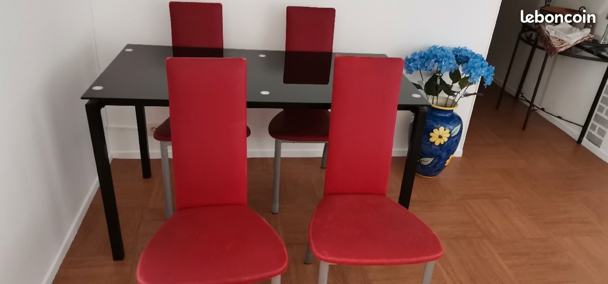 Table + 4 chaises (image 1)