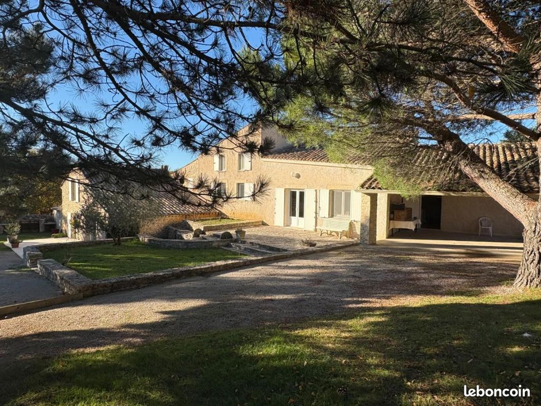 Maison 7 pièces 247 m² · à Simiane-la-Rotonde · 247 m² · 730 400 €