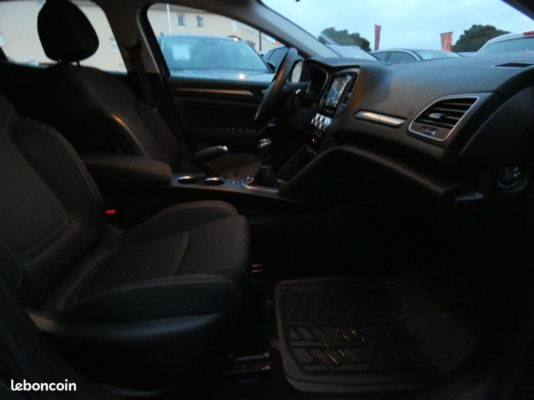 RENAULT MEGANE IV BERLINE Blue dCi 115 - 20 Business (image 16)
