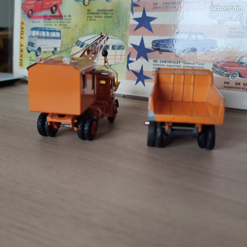 Camion Benne Basculante Saviem CIJ - Époque Dinky Toys, Vert Et Jaune, Parfait état, Zamak