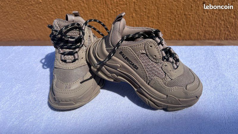 Balenciaga Triple S (T 26) état neuf (image 1)