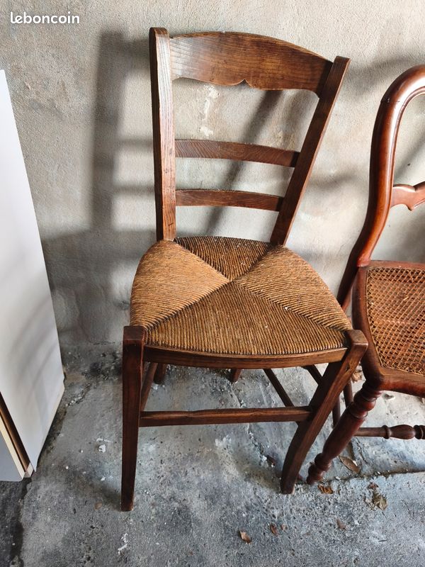 Chaise en bois (image 1)