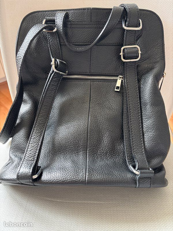 Sac noir en cuir bandoulière et bretelles au dos Accessoires