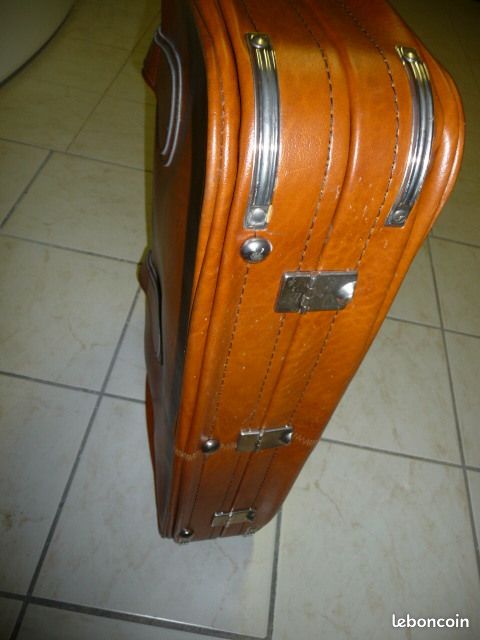 Valise NEUVE-SKAI imitation CUIR - 60 cm X 40 cm (image 8)
