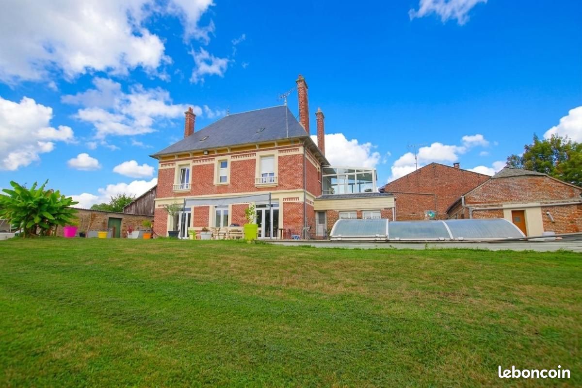 Maison 8 pièces 235 m² · à Saint-Simon · 235 m² · 429 000 €