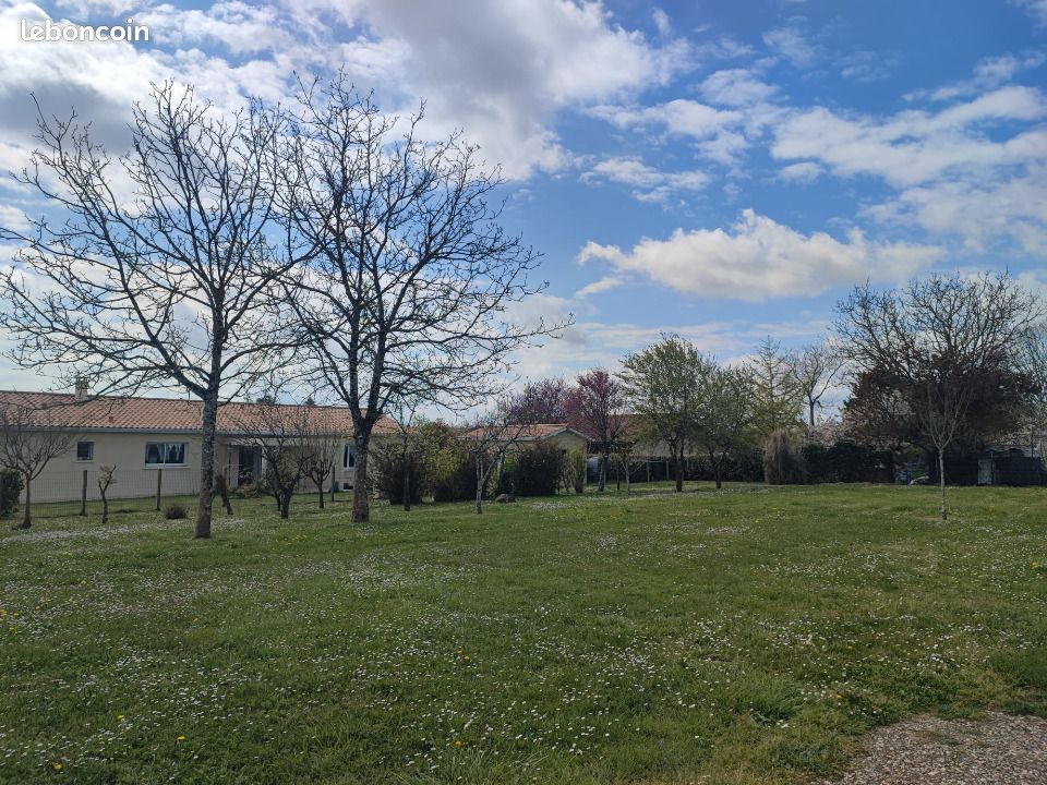 Terrain 730 m² · à Créon · 59 500 €