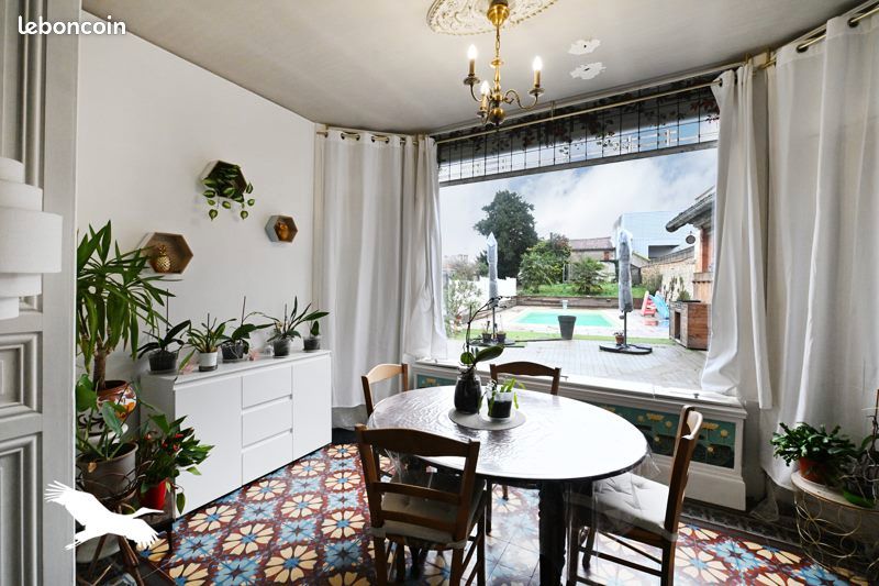 Maison 10 pièces 308 m² · à Chasseneuil-sur-Bonnieure · 308 m² · 213 000 €