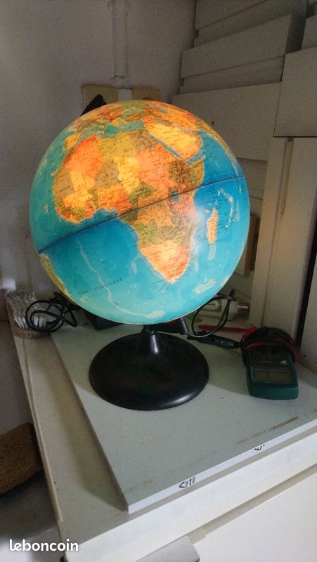 Globe terrestre lumineux (image 1)