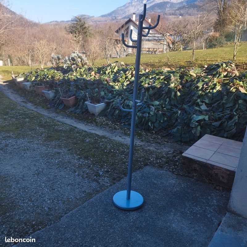 Porte manteau sur pied en aluminium (image 2)