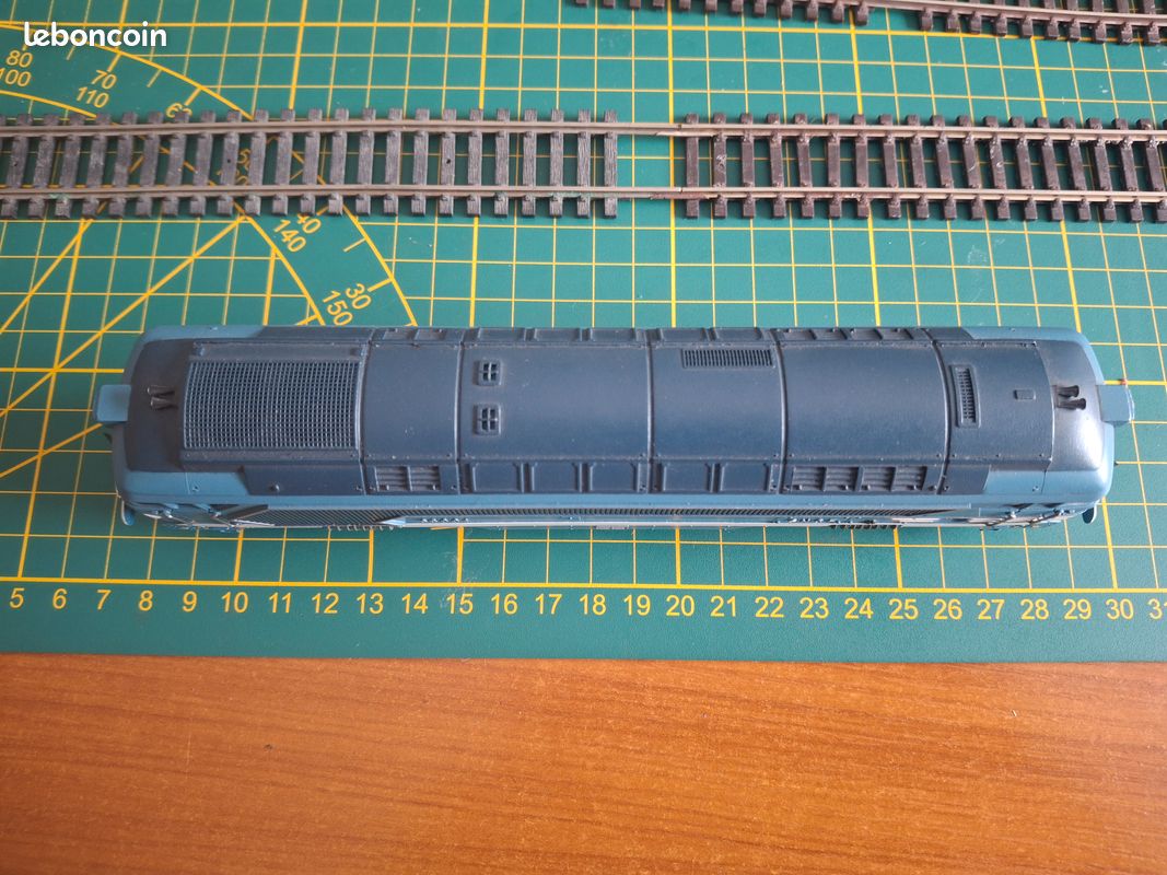 TRAIN ECHELLE HO HORNBY WAGON DE MARCHANDISES LAITIER SNCF échelle 1/87 ème