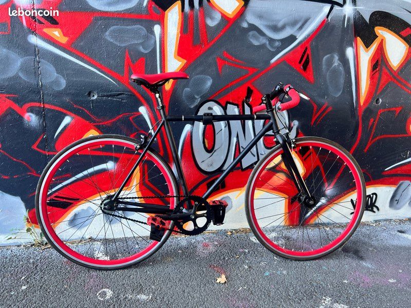Vélo Noir & Rouge (image 1)