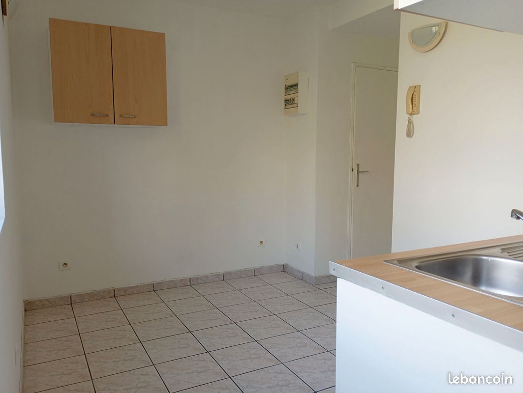 Appartement a louer chalons-en-champagne - 1 pièce(s) - 22 m2 - Surfyn