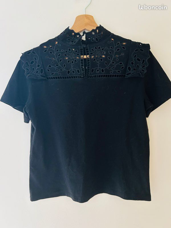 Tee-shirt MAJE Noir Avec Broderie Lettrage Rose - Taille M/L - Occasion Très Bon état