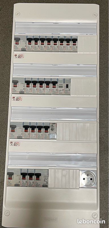Tableau électrique Legrand 4 rangées pré équipé et câblé neuf (image 1)