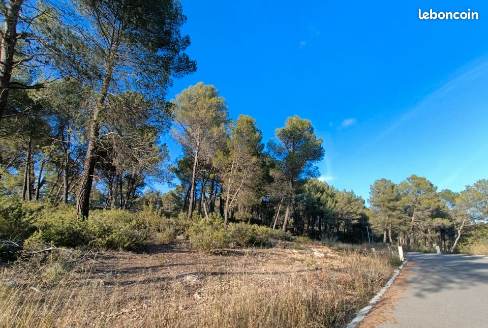 Terrain 628 m² · à Salernes · 88 000 €