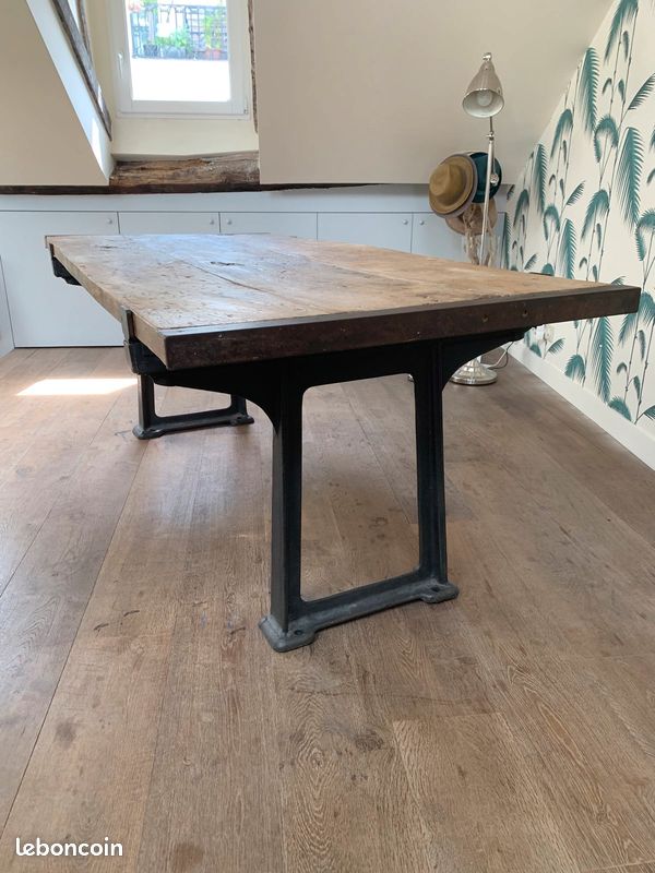 Table de salon en bois et pieds en fonte (image 3)