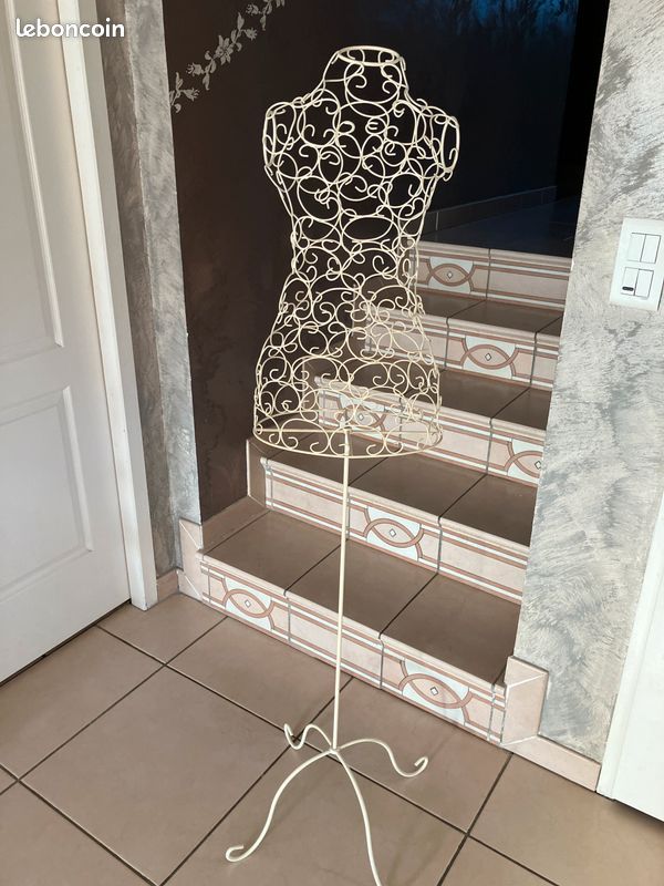 Porte vêtements (image 1)