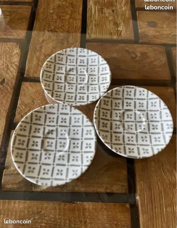 Lot de 3 soucoupes tasse à café de marque Guzzini (image 2)