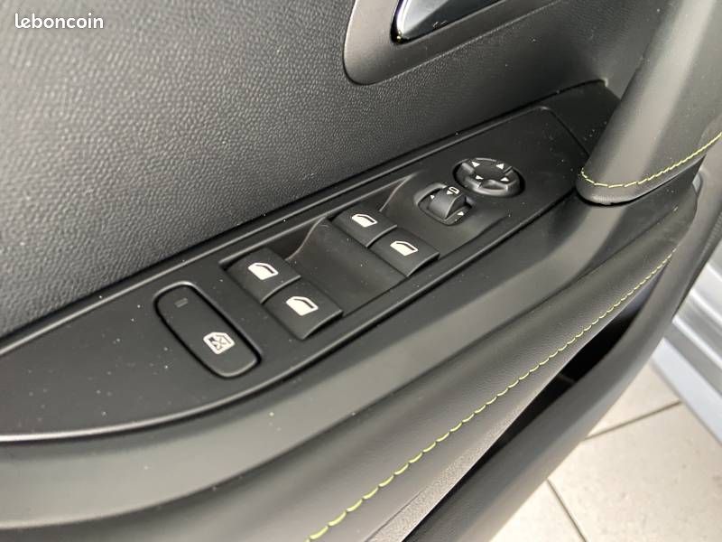 Peugeot 208 Hybrid 136 e-DCS6 GT (image 12)