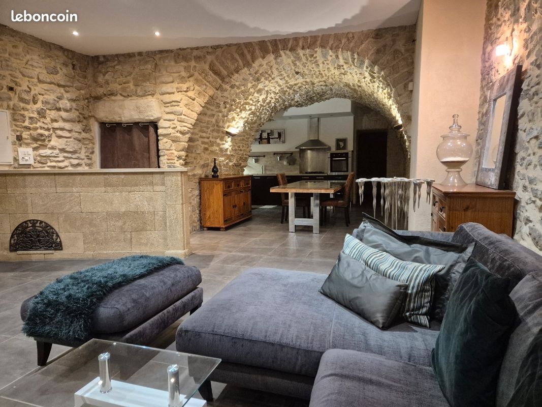 Maison 4 pièces 135 m² · à Laudun-l'Ardoise · 135 m² · 1 035 €/mois
