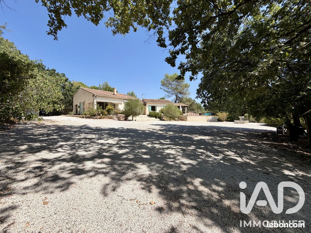 Maison 5 pièces 160 m² · à Saint-Maximin-la-Sainte-Baume · 160 m² · 639 000 €