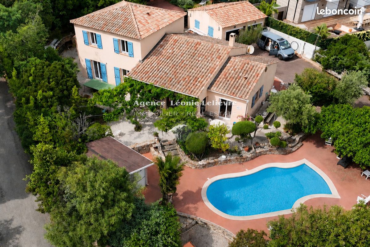 Maison 6 pièces 165 m² · à Roquebrune-sur-Argens · 165 m² · 1 090 000 €