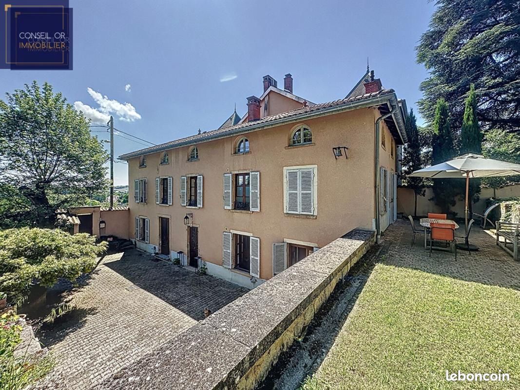 Maison 8 pièces 314 m² · à Saint-Genis-Laval · 314 m² · 649 000 €
