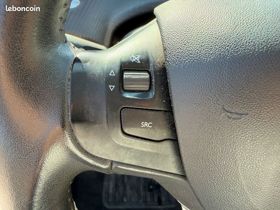 Peugeot 2008 1.6 bluehdi 100ch active - camera de recul - bluetooth - climatisation (image 24)