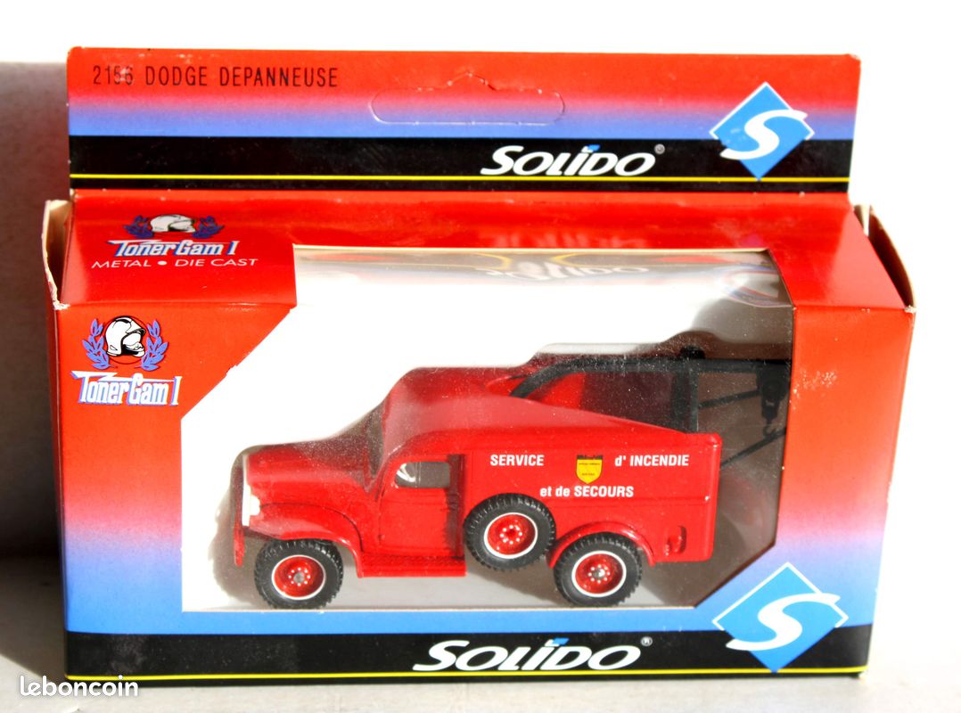 SOLIDO 6043 - Dodge WC54 ambulance militaire avec boite