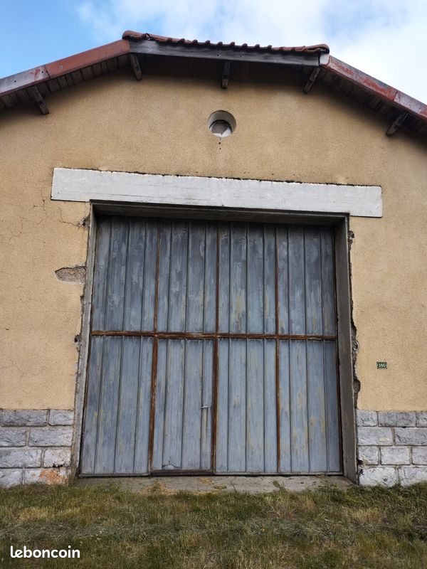 Maison 1 pièce 90 m² · à Saint-Cirgues-en-Montagne · 90 m² · 90 000 €