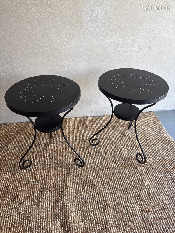 Petites tables métalliques (image 1)