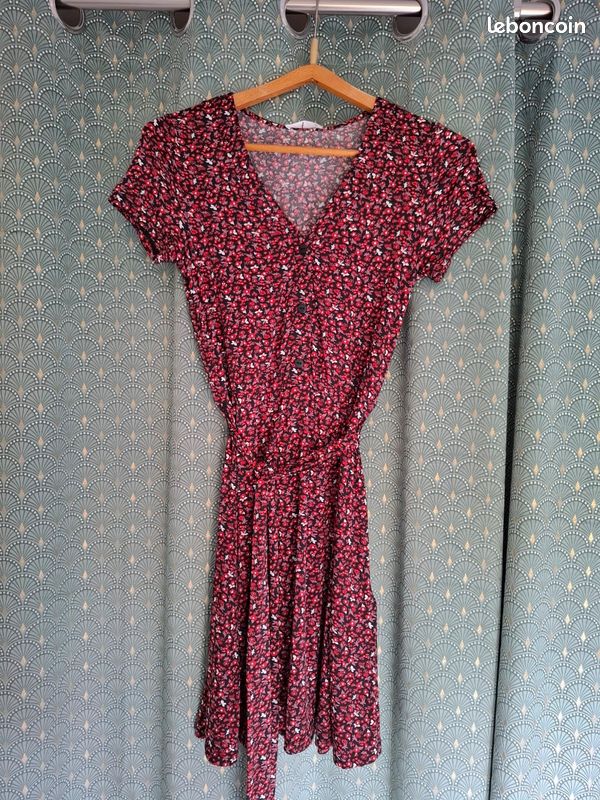 Robe fluide rouge à fleurs cache cache portefeuille taille xs (image 1)